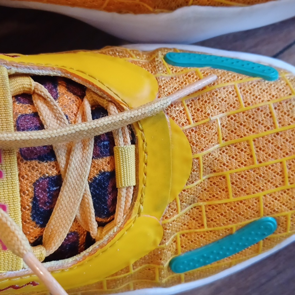 Donavan Mitchell x Adidas x Lego Size 3Y - Picture 2 of 16